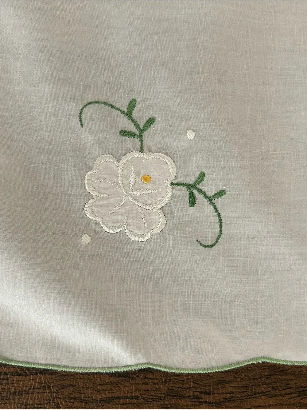 Vintage Floral Embroidered Tablecloth 98x64 AND Set of 14 Napkins White Elegant